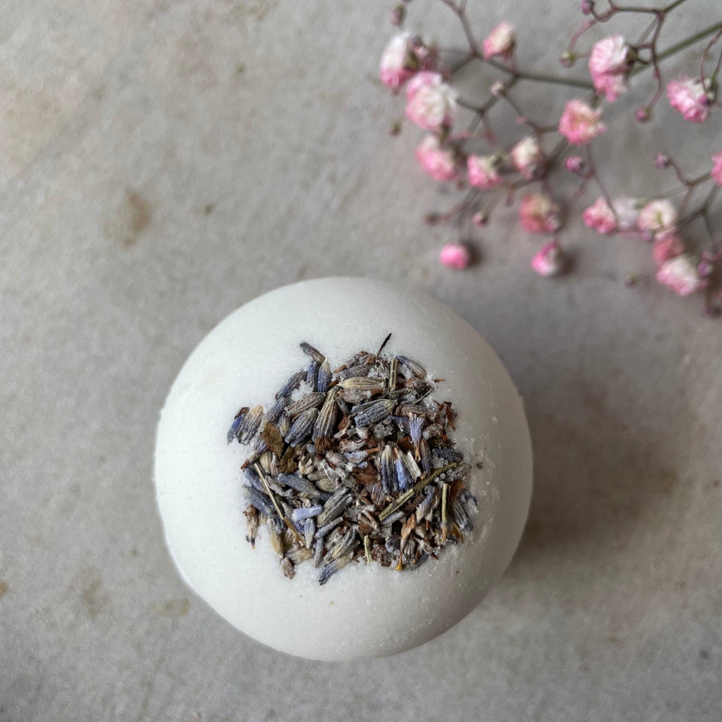 Badekugel pflegend mit Blüten #Lavendel