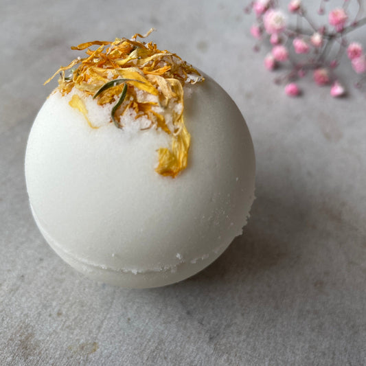 Badekugel pflegend mit Blüten #Ringelblume